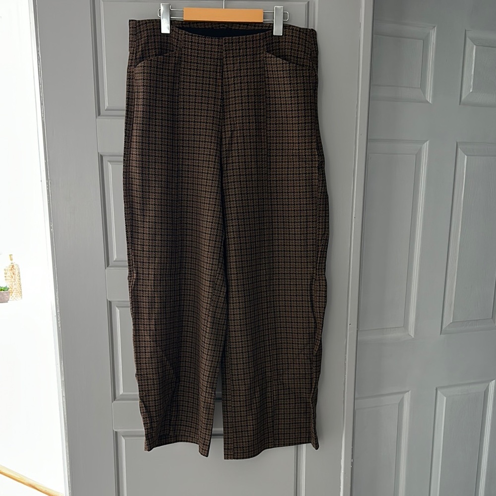 High-Waist Brown Houndstooth Wide-Leg Pants